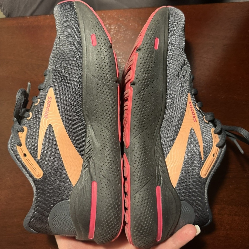 Womens Brooks Ghost Max Running Shoe Size 7.5, Black - Picture 6 of 11